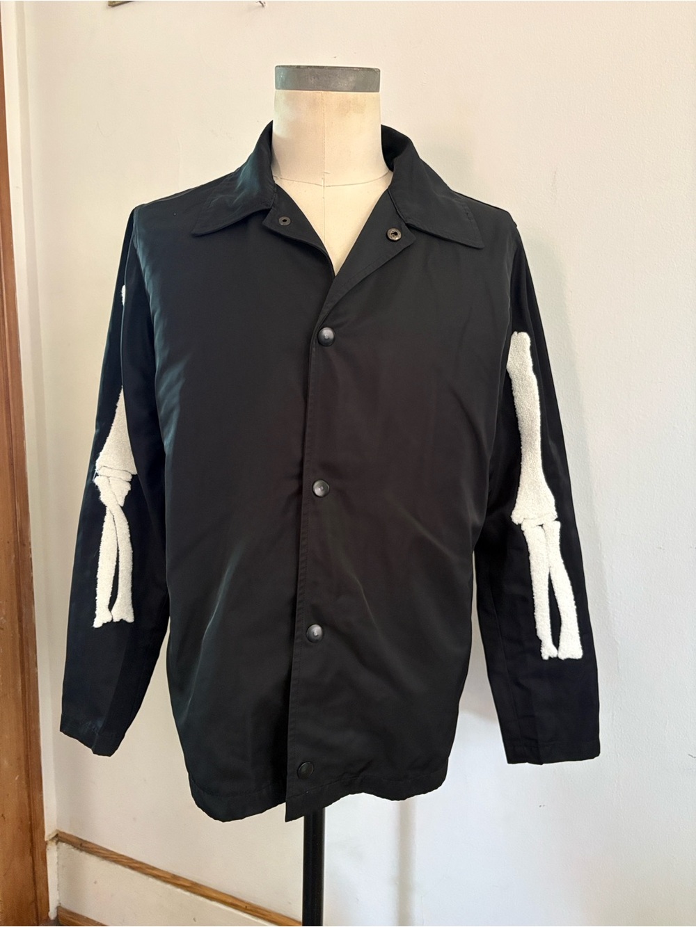 4our SZNS Black Men's Lightweight Jacket with Skeleton Detail Msz Button-Up